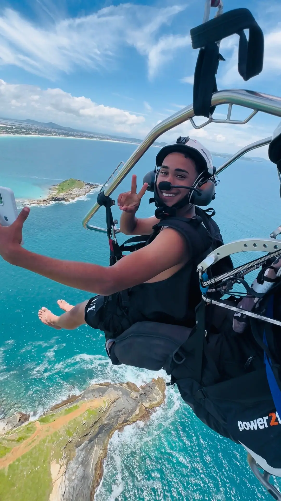 Instrutor e aluno em um voo duplo de paramotor